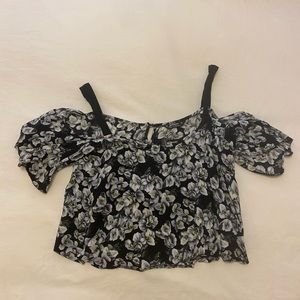 Summery crop top 💃 UK14 which is a US10 🙂